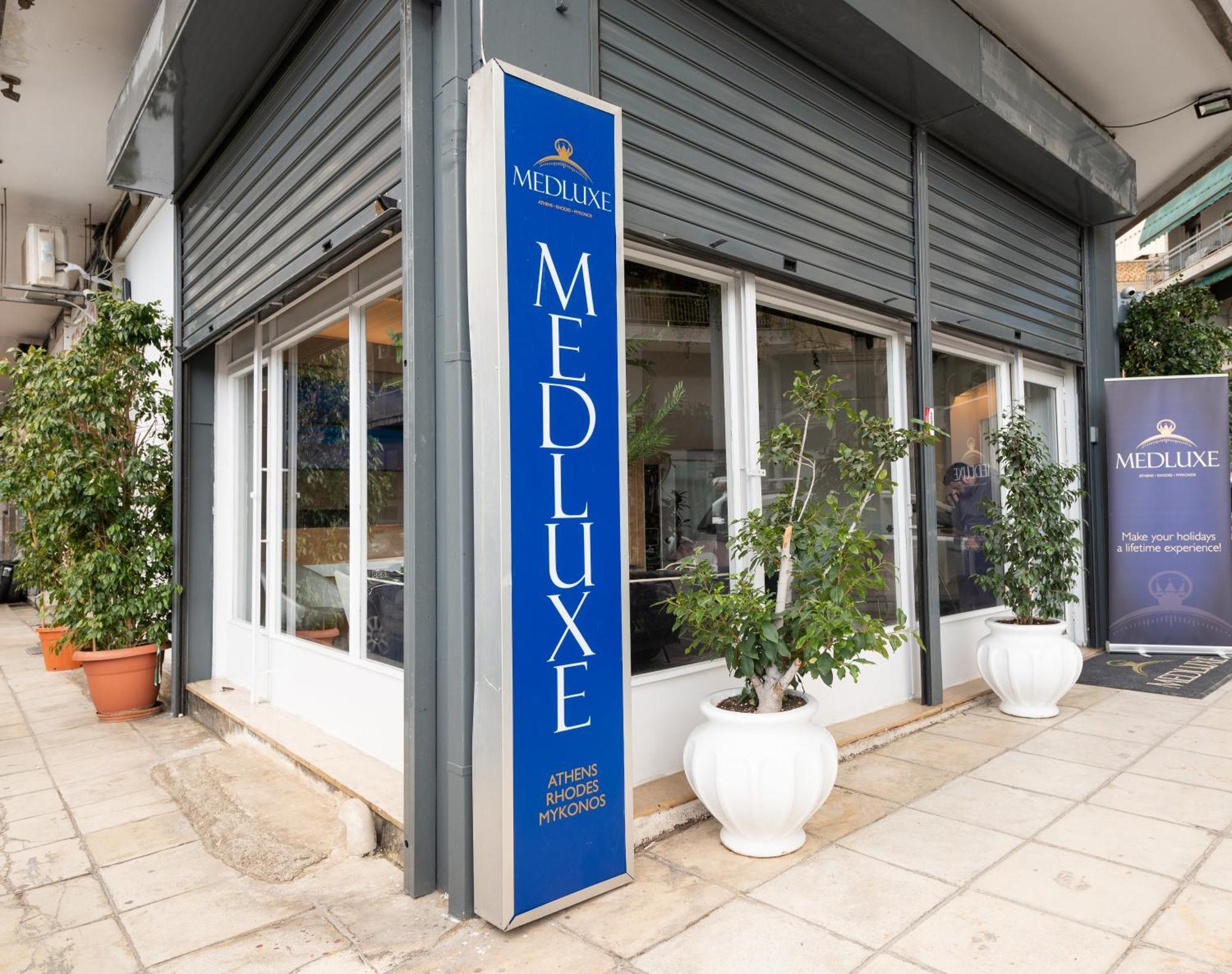 Medluxe Luxury Apartment ! Атина Екстериор снимка